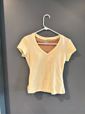 Danysu Fitted V Neck Short Sleeve Top with Built-In Bra Yellow Small
